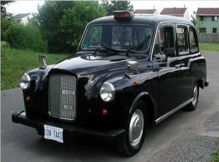 共體時(shí)艱 英女王命皇室成員棄專車出門打的（圖）