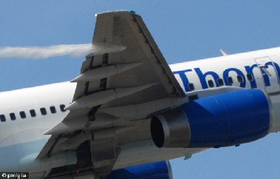英國波音757客機空中漏油 231名乘客驚魂