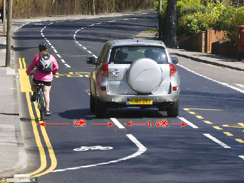 英國(guó)最囧公路——自行車道比汽車道寬