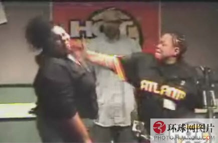 盤點(diǎn)全球因“錢”引發(fā)的瘋狂事(組圖)