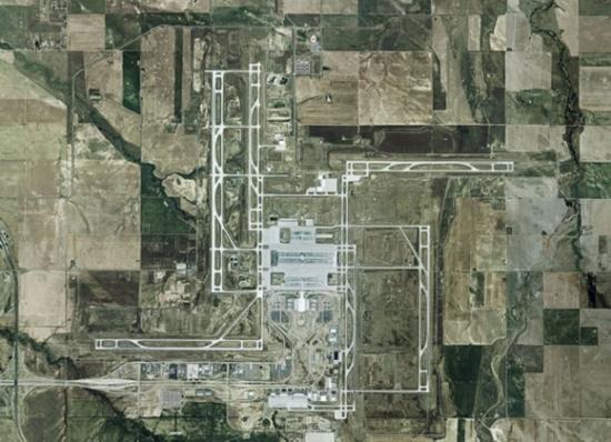 12座最獨特機場：曼谷機場跑道間建高爾夫球場