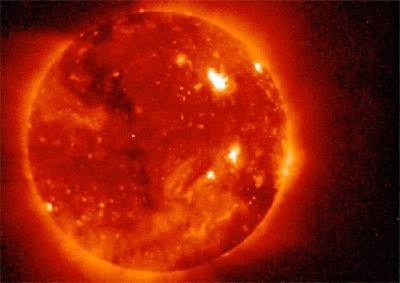 “太陽風(fēng)暴”今日抵達(dá)地球 會(huì)產(chǎn)生強(qiáng)烈極光