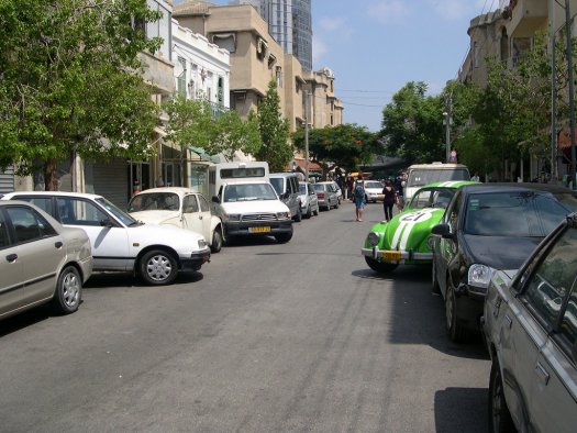 美國無人自動(dòng)泊車新概念解放司機(jī) 讓車自個(gè)找地停