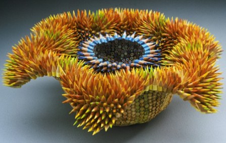 創(chuàng)意無限！美國女雕塑家巧手縫出奇特鉛筆工藝品
