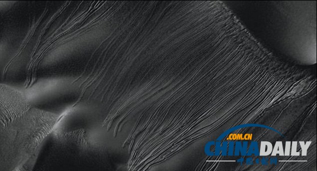 NASA稱(chēng)火星表面凹槽或干冰滑落造成 系特有現(xiàn)象