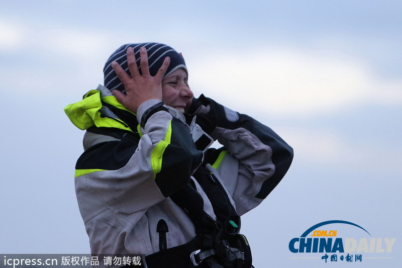 加拿大女子獨(dú)自劃艇 成功橫跨大西洋