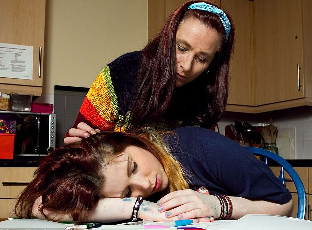 英女孩變身“睡美人” 發(fā)病舉止怪異可連睡44天