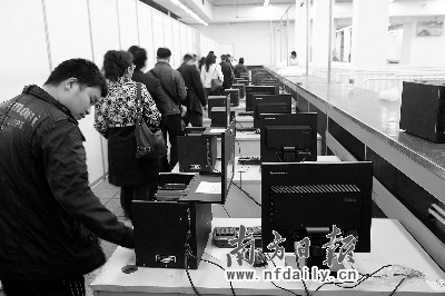 春運(yùn)實(shí)名制火車票今開訂 能否根除“黃牛黨”？