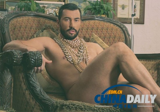 俄羅斯猛男雷人裝現(xiàn)身街頭 獲封男神GaGa