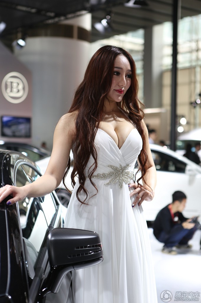 靚麗車模驚艷武漢華中車展 盤點(diǎn)車模“妖孽”造型
