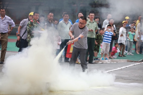 “六一”安全課堂：孩子，登云梯、接水帶、滅火盆你都會么？ ——利寶保險在渝開展家庭安全體驗活動