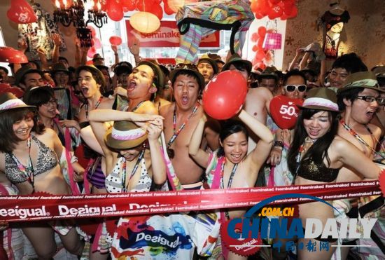 世風(fēng)日下！日本多名女子穿比基尼參加促銷活動(dòng)