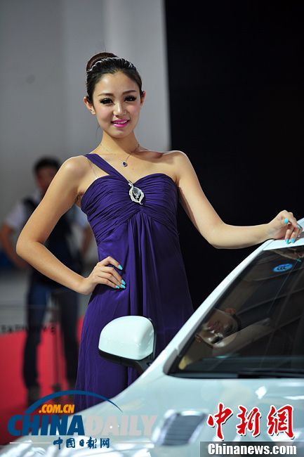 一飽眼福 美艷車(chē)模亮相沈陽(yáng)車(chē)展