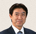 鹽崎恭久 外務(wù)省副大臣，眾議院議員