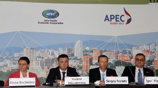 APEC峰會國際青年論壇在符拉迪沃斯托克開幕