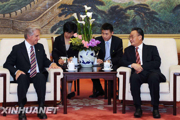 2009年溫家寶會(huì)見(jiàn)烏拉圭總統(tǒng)巴斯克斯