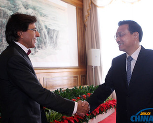 李克強(qiáng)在大連會(huì)見(jiàn)比利時(shí)首相迪呂波