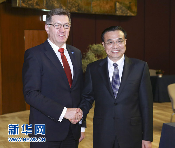 李克強(qiáng)“推銷”中國(guó)裝備 宣布合建匈塞鐵路