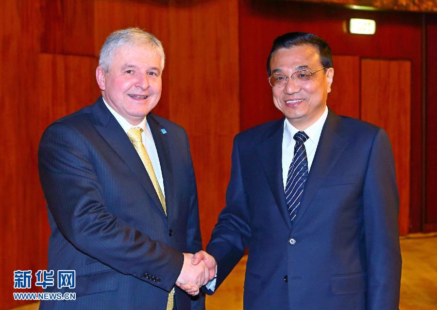 李克強(qiáng)會(huì)見捷克總理魯斯諾克