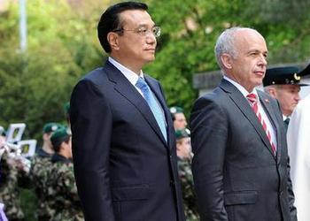 李克強(qiáng)與瑞士聯(lián)邦主席毛雷爾共同會(huì)見(jiàn)記者