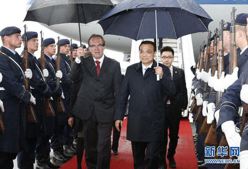 李克強(qiáng)抵達(dá)柏林對(duì)德國(guó)進(jìn)行正式訪問(wèn)