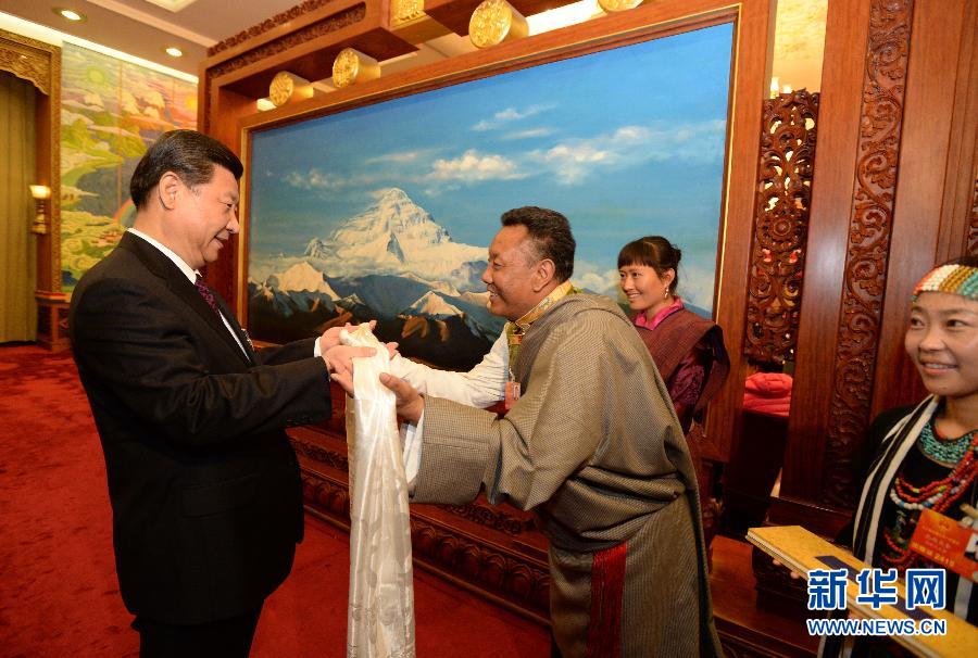 習(xí)近平參加西藏代表團(tuán)審議