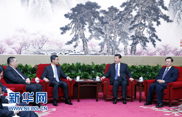 習(xí)近平會見梁振英、崔世安