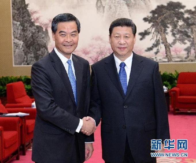 習(xí)近平會(huì)見梁振英、崔世安