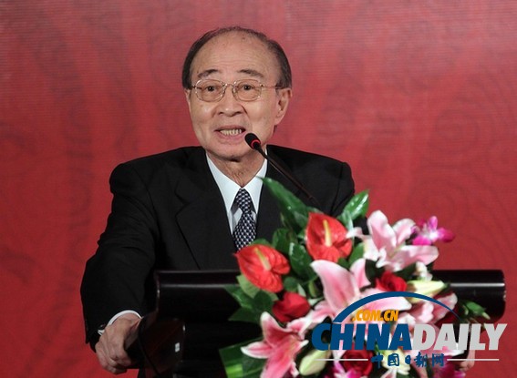 原聯(lián)合國副秘書長明石康在晚宴上致辭