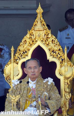 泰國(guó)舉國(guó)歡慶國(guó)王80大壽