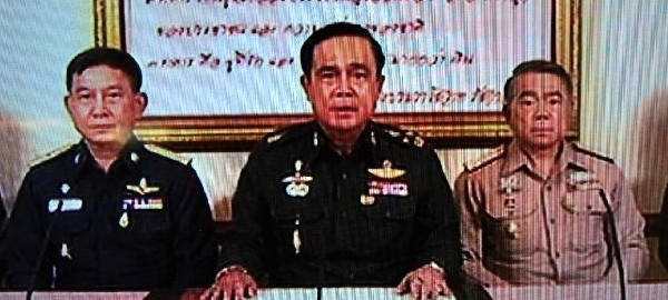 泰國軍方發(fā)動政變 士兵封鎖政府機關大樓