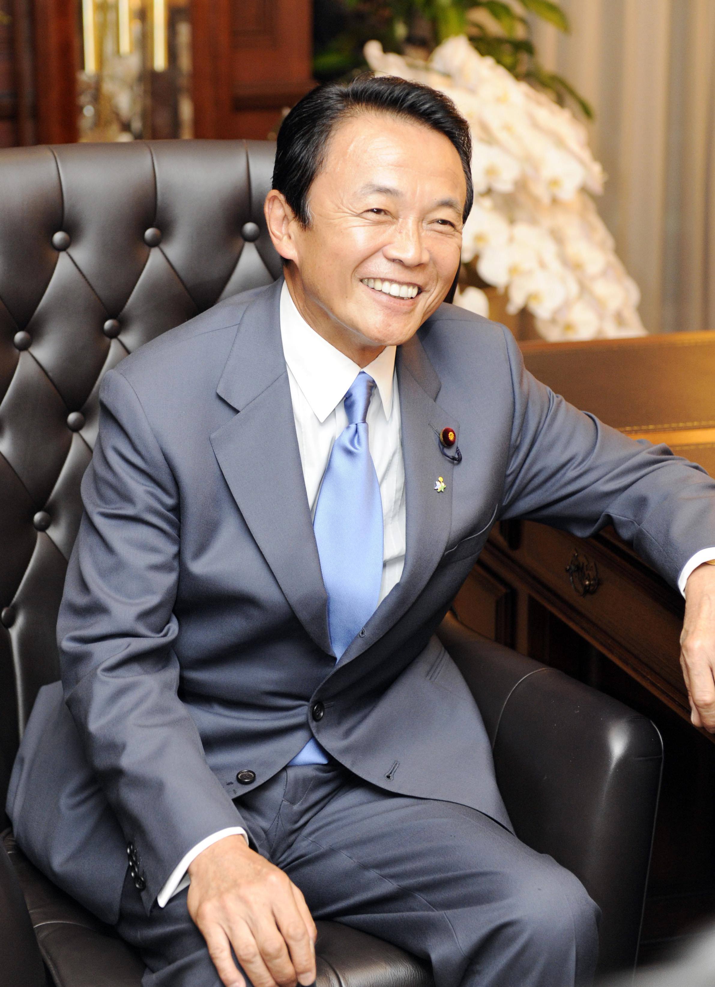 麻生當(dāng)選日本自民黨總裁 24日將獲首相提名并組閣