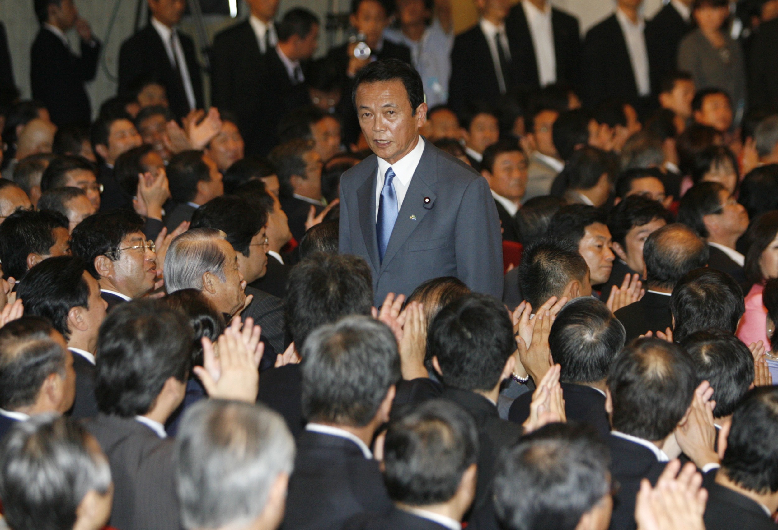 麻生當(dāng)選日本自民黨總裁 24日將獲首相提名并組閣