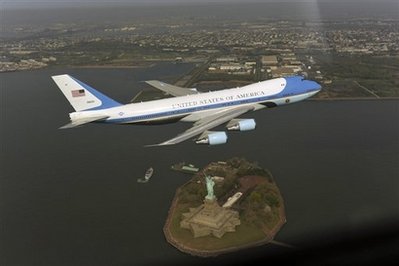 9·11式低空飛行耗資大 奧巴馬幕僚為引發(fā)恐慌辭職