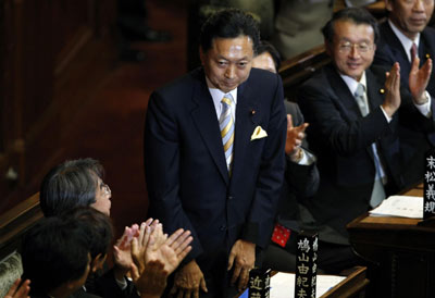 鳩山由紀(jì)夫當(dāng)選日本首相 夫人喜極而泣