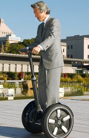 本田研發(fā)新款獨輪迷你電動車 “指哪走哪”方便靈活