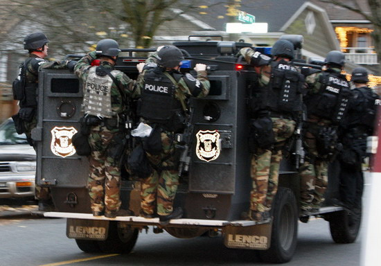 美國(guó)華盛頓州襲警嫌犯被警方擊斃(圖)
