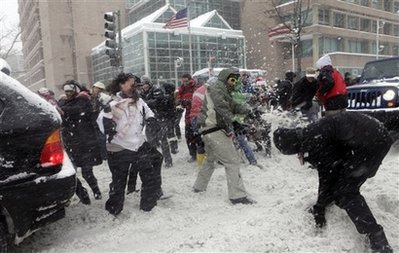 暴風(fēng)雪持續(xù)襲擊美國東部 多地進(jìn)入緊急狀態(tài)