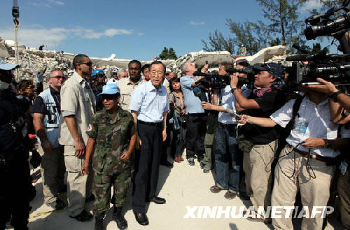 潘基文抵達海地災(zāi)區(qū) 高度評價中國救援隊工作