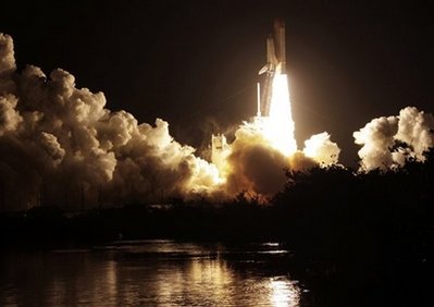 “奮進(jìn)”號(hào)航天飛機(jī)升空 為空間站送去重要部件
