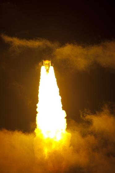 “奮進(jìn)”號(hào)航天飛機(jī)升空 為空間站送去重要部件
