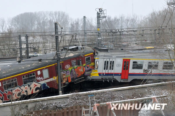 比利時(shí)火車相撞造成至少20人死亡（組圖）