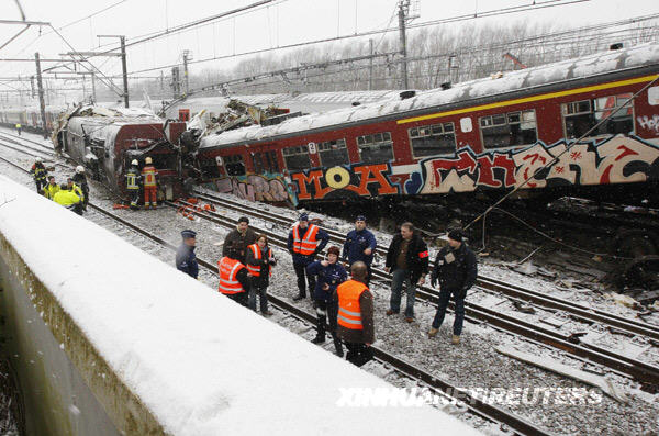 比利時(shí)火車(chē)相撞造成至少20人死亡（組圖）