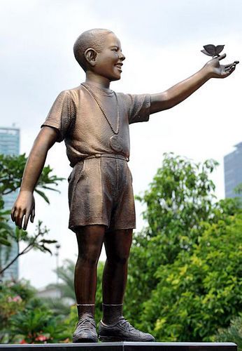 不堪印尼民眾抗議 少年奧巴馬銅像被移至曾就讀小學(xué)