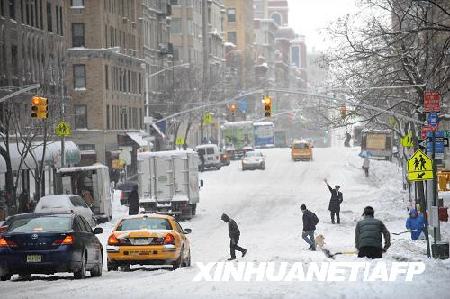美國遭受暴風(fēng)雪襲擊致百萬家庭斷電(圖)