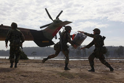 智利軍方震后4天展開(kāi)救援 空軍司令與總統(tǒng)互相指責(zé)