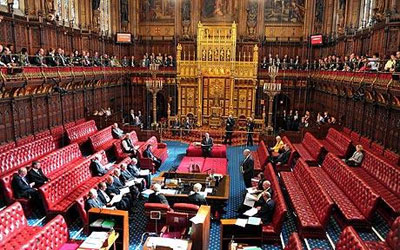 英國(guó)擬改革議會(huì)上院 廢除世襲席位減半