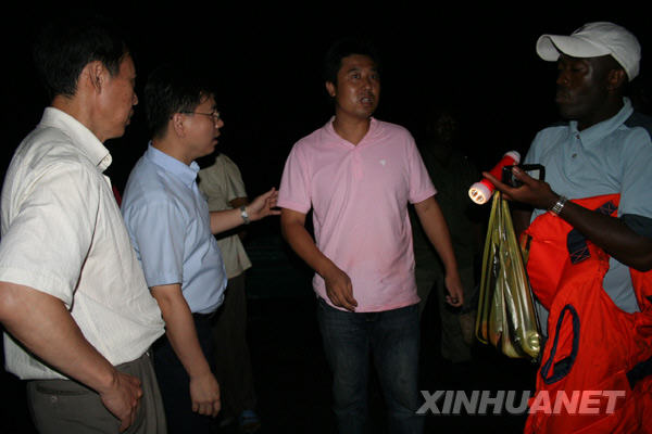 獲釋中國(guó)漁民抵達(dá)喀麥隆西部港口林貝