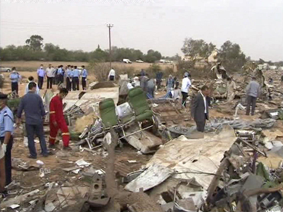 利比亞客機(jī)墜毀103人死亡10歲男孩幸存（多圖）