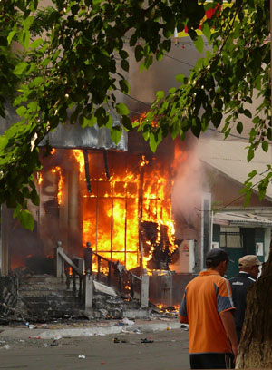 吉爾吉斯斯坦爆發(fā)新沖突 37死450人傷